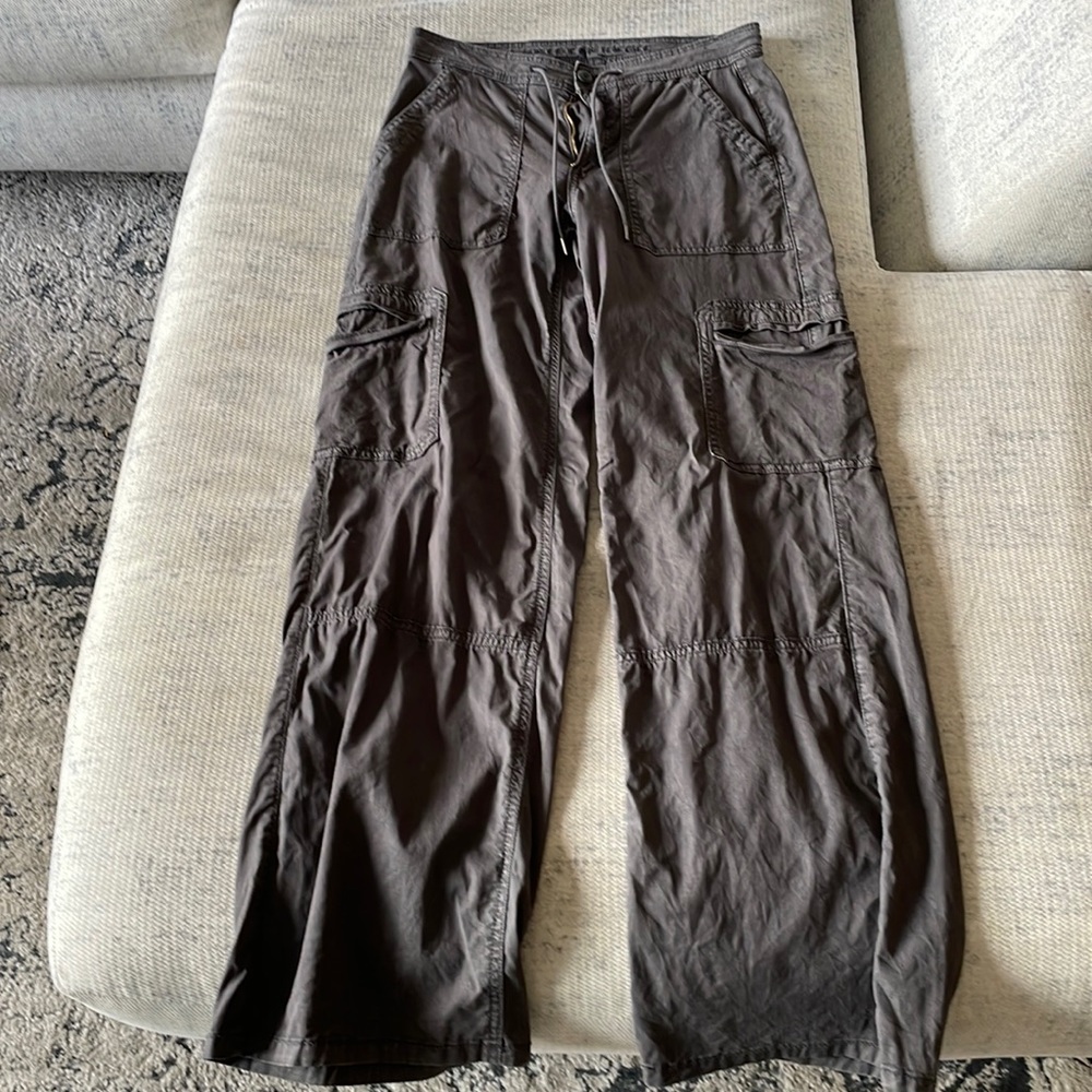 AE Dreamy Drape Stretch Super High-Waisted Baggy Wide-Leg Pant